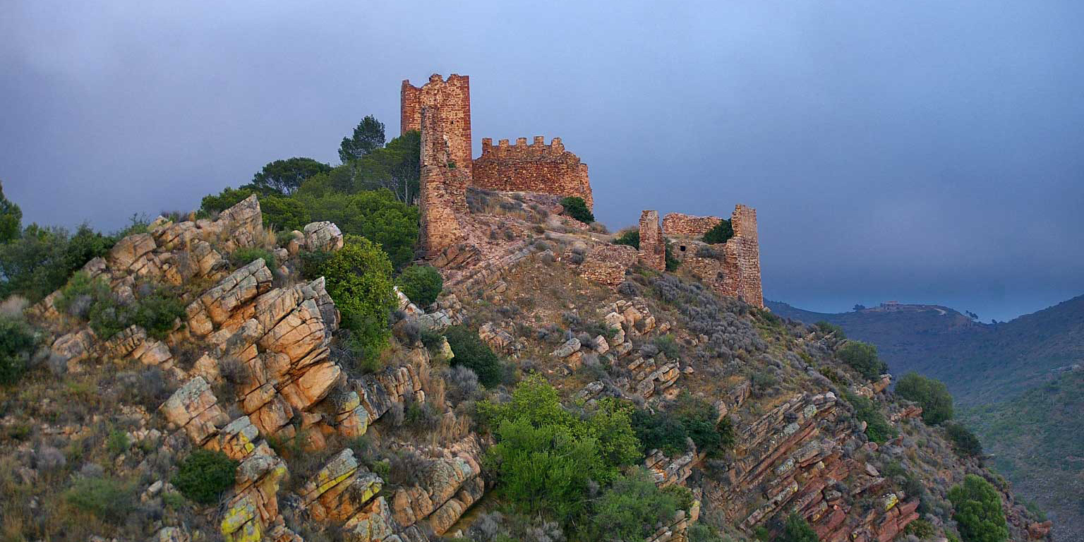 Развалины Castillo de Serra и Паэлья на костре | Валенсия Гид