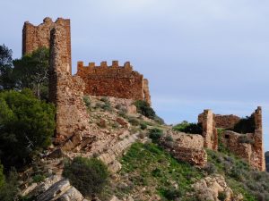 Развалины Castillo de Serra и Паэлья на костре
