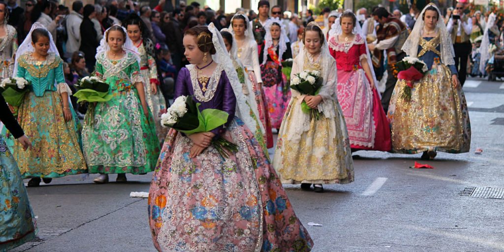 Праздничное шествие Las Fallas