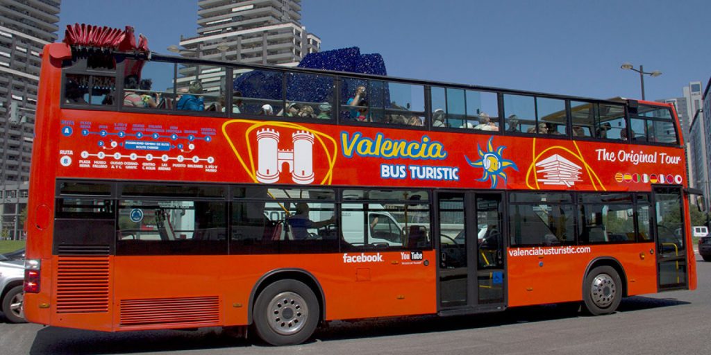 Автобус для туристов в Валенсии